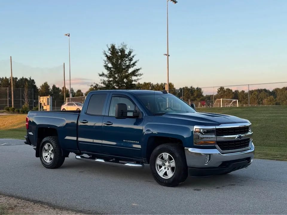 Chevrolet Silverado 1500 LT Double Cab 4WD (2017) - Gasoline